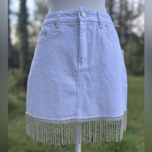 BLANK NYC Denim Rhinestone White Skirt. Size 26 - Picture 3 of 16